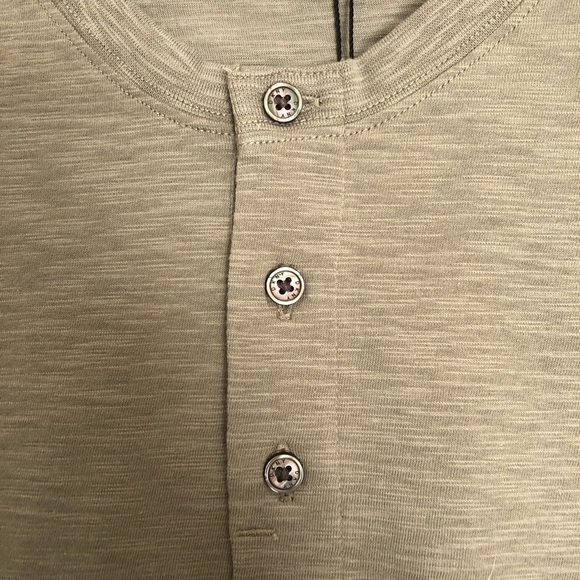 Men’s XL DKNY T-shirt. NWT - Picture 4 of 5